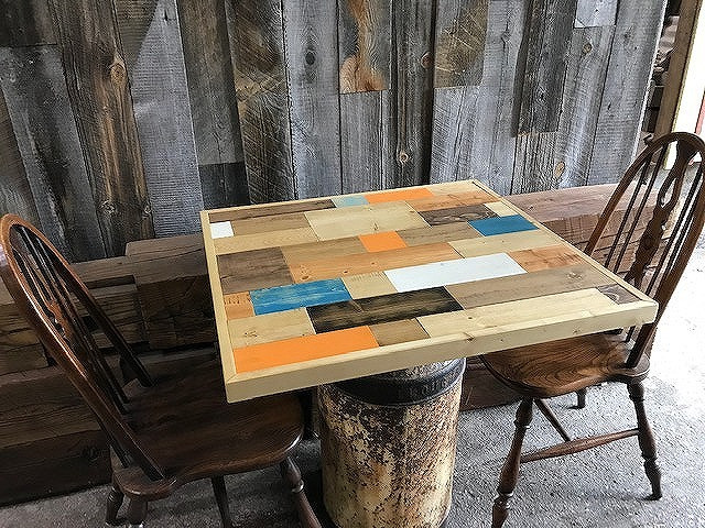 カフェテラスのテーブルをイメージ